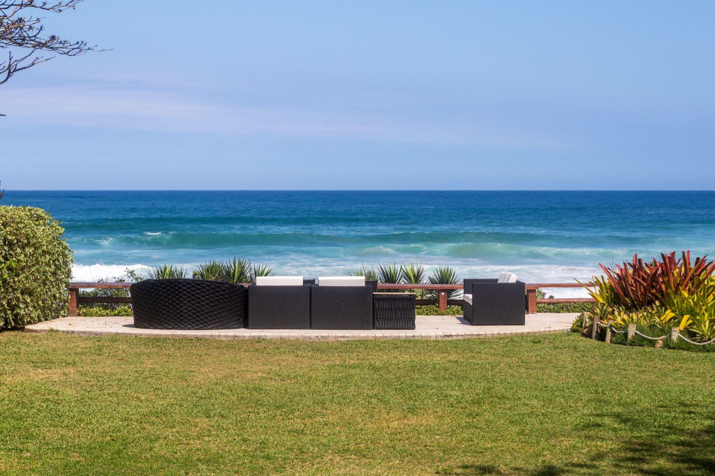 Mansão Pé na Areia da Praia de Geribá com Seis Suítes Por Luxury Rentals