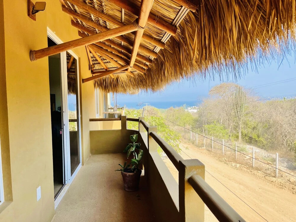 Bonobo House for 5 & Loft for 2- your best Puerto options
