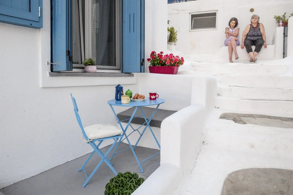 Amphoras Apartments