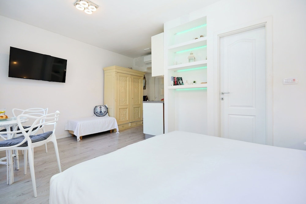Sophie 1 - Old Town Heritage Suite