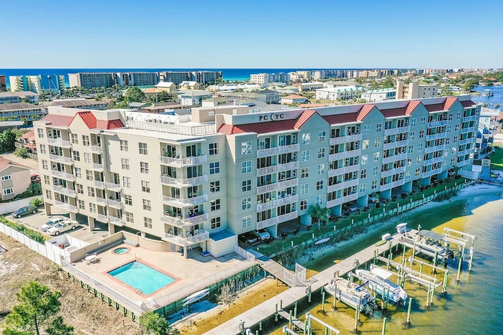 Okaloosa Island Escape: Bayfront Condo Near Beach