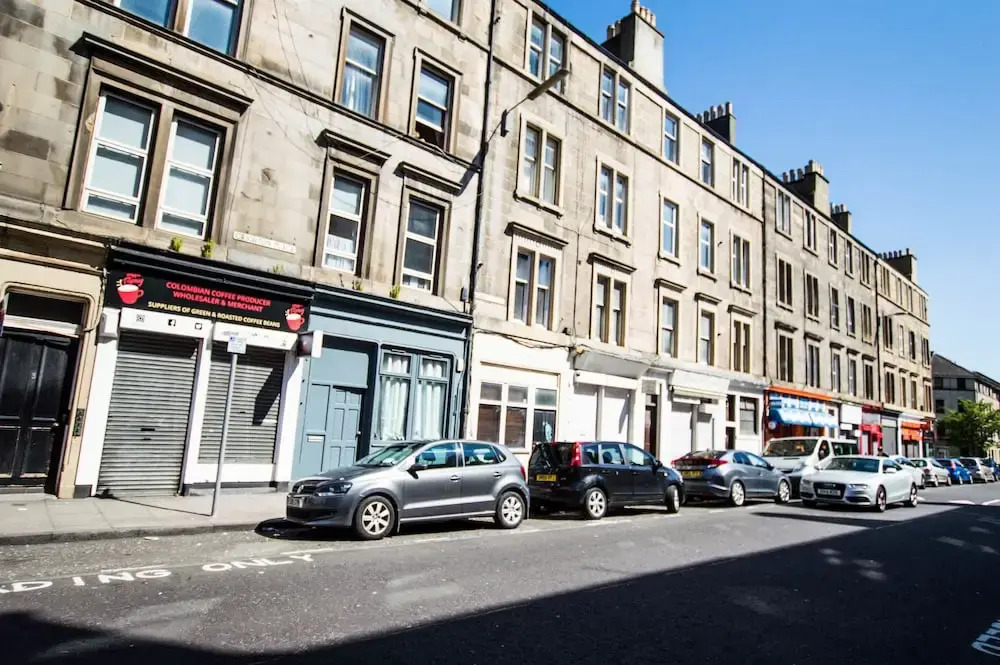 Montgomery Apartments - Crighton