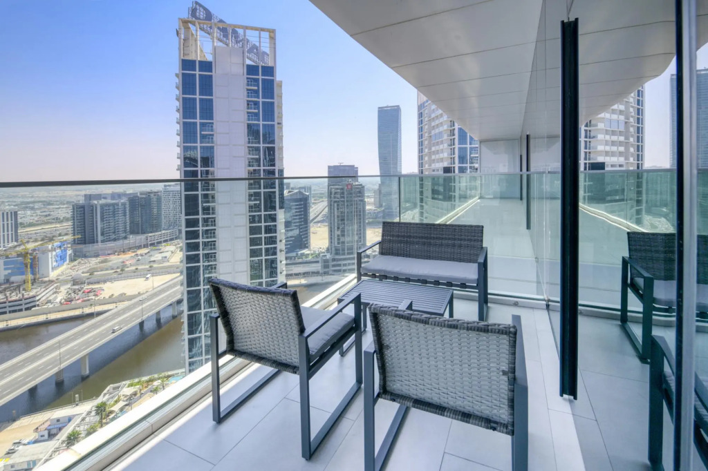 Smart and Contemporary Apt With Burj Khalifa View