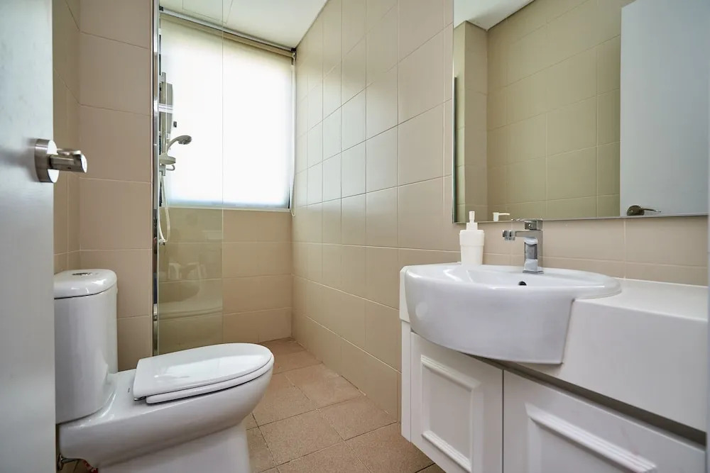 OYO Home 1143 Elegant 2br I-soho I-city