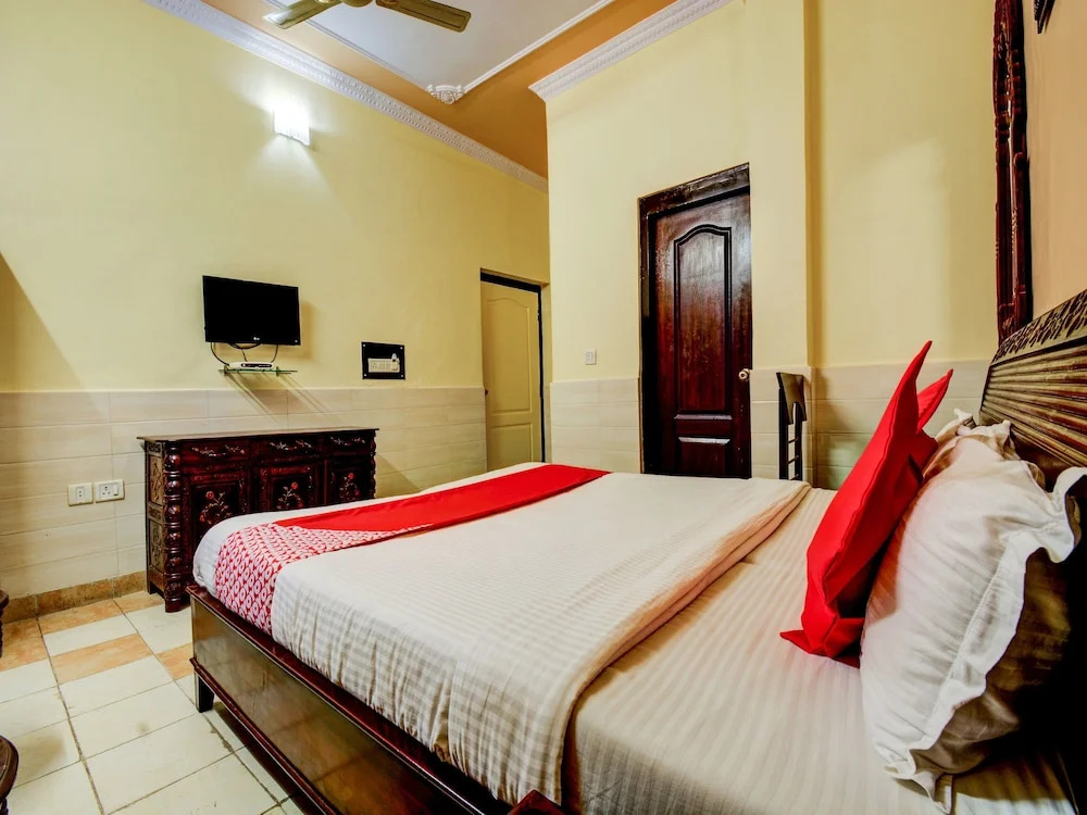 Capital O 11204 Hotel Rg Palace