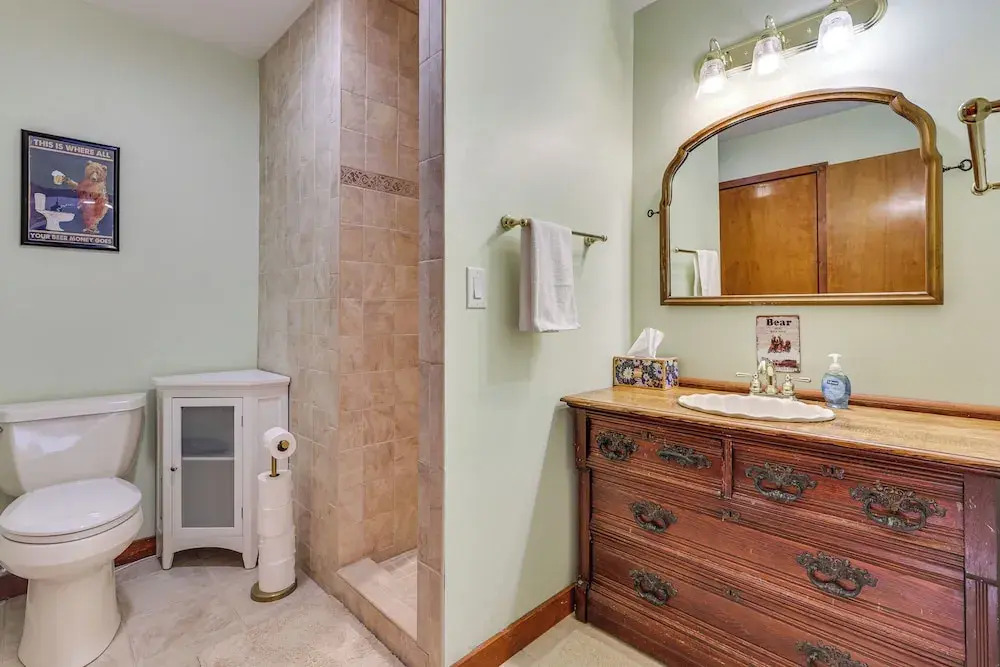 Grand Wintergreen Resort Home w/ Hot Tub!