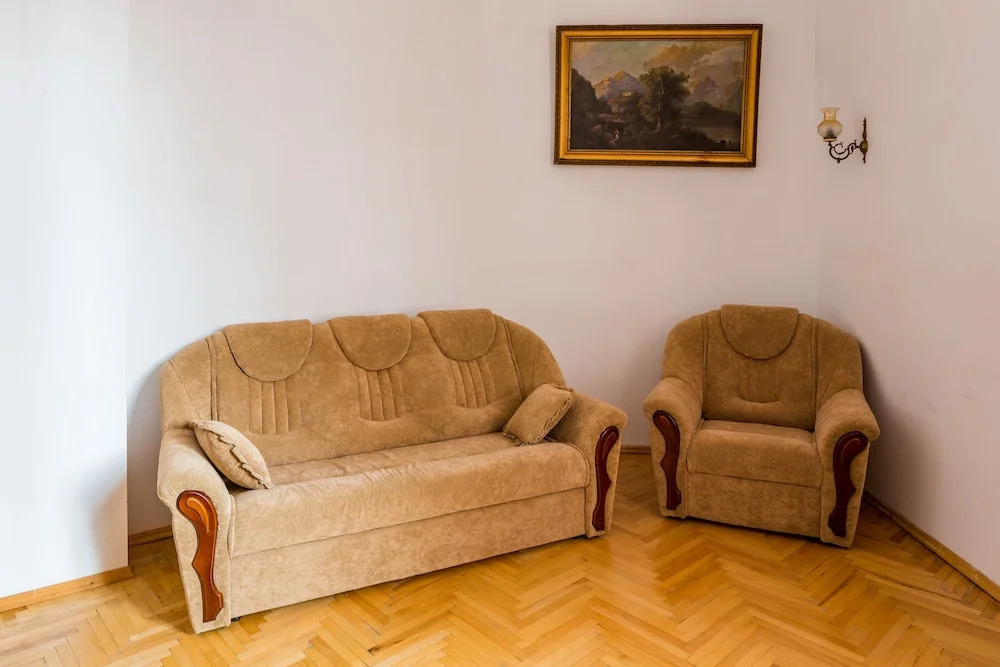 Three rooms on Hnatyuka 3