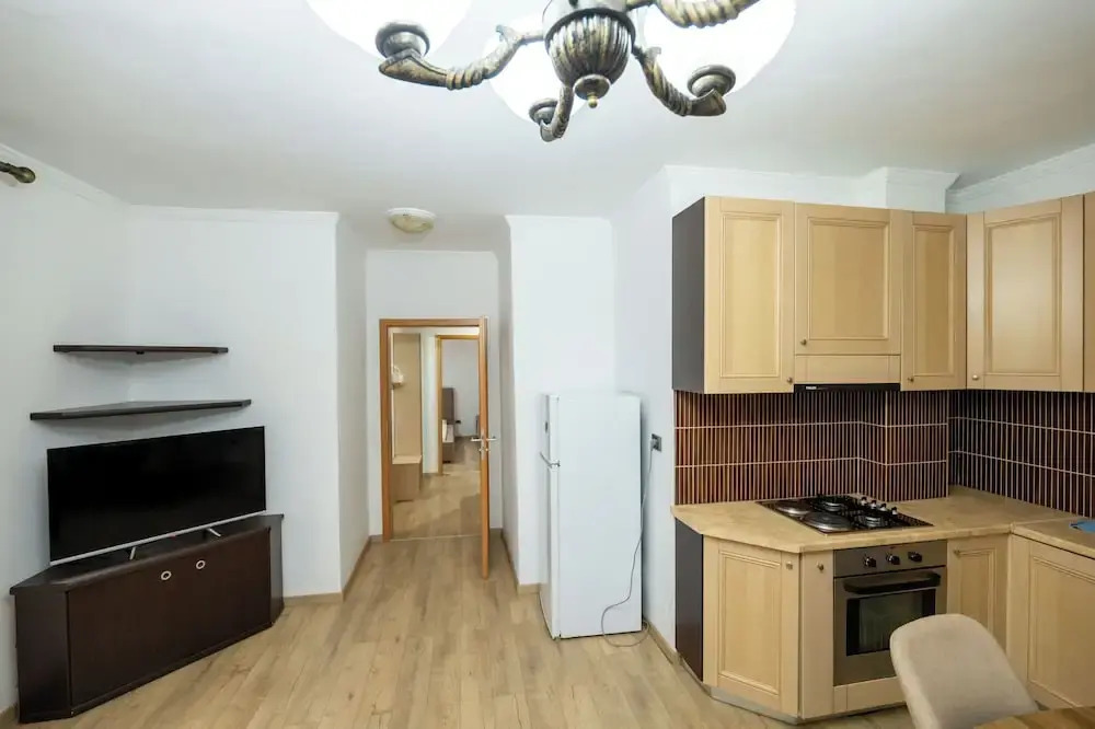 Tirent Apartment - Spacious 2-Bedroom Stay Near Liqeni i Thatë