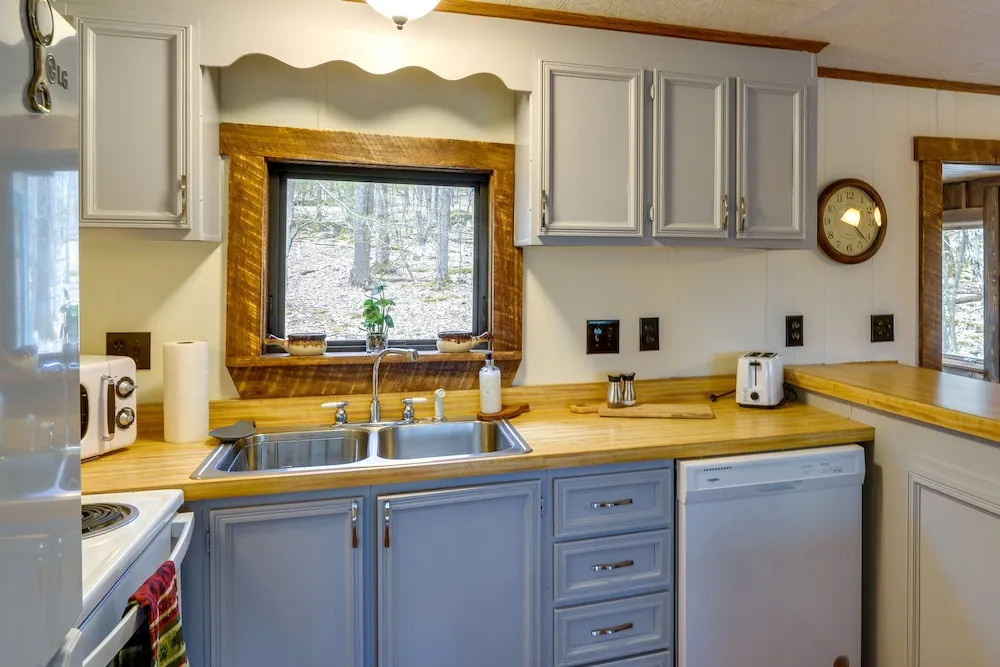 Alpine Lake Resort Cabin Rental w/ Pool Access!