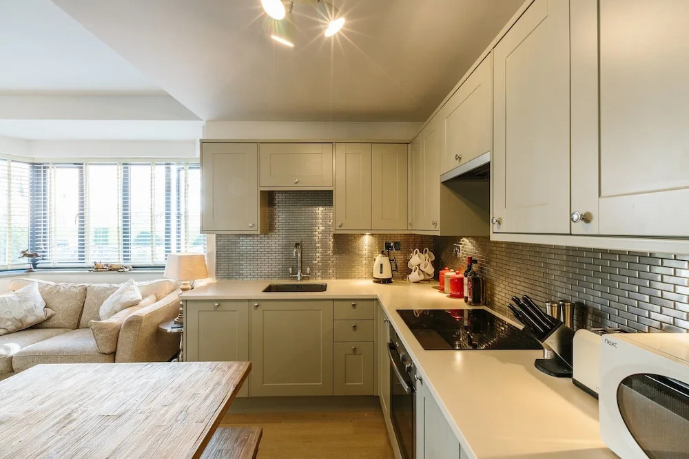 Bright and Charming Battersea Park Apartment