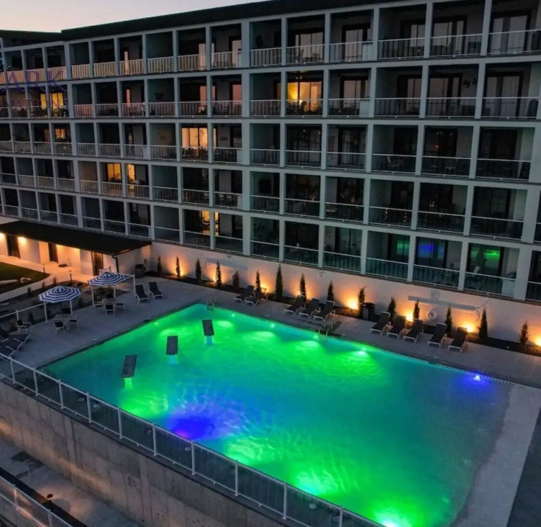 Family-fun Lakeside Luxury at Topsider in Osage w/ 2 Pools, Prime Views Pack N' Play & Games