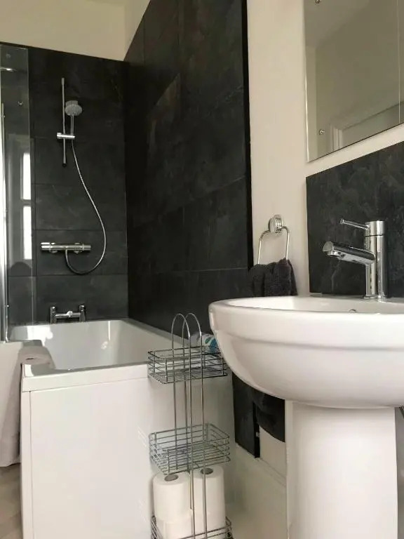 The Chine- A Spacious Studio Close to the Beach