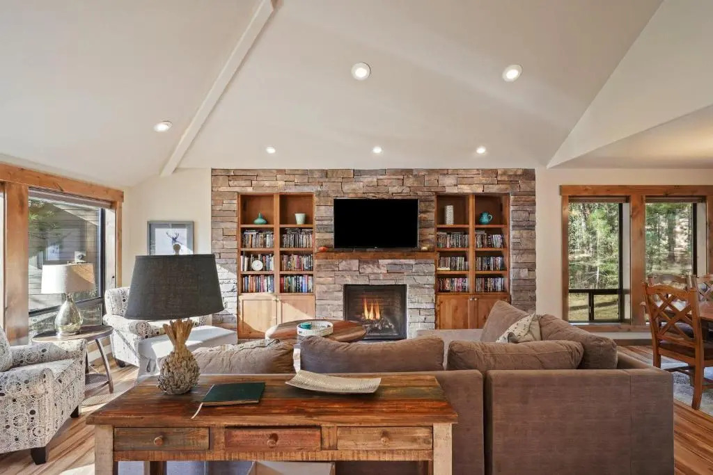 3 Tumalo-AC-Hot Tub-4BR/3BA
