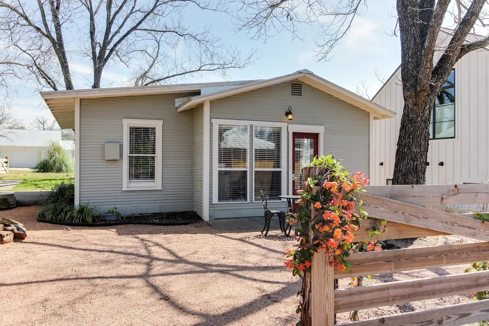Cozy Retreat in Fredericksburg - Two Homes Perfect for Large Groups