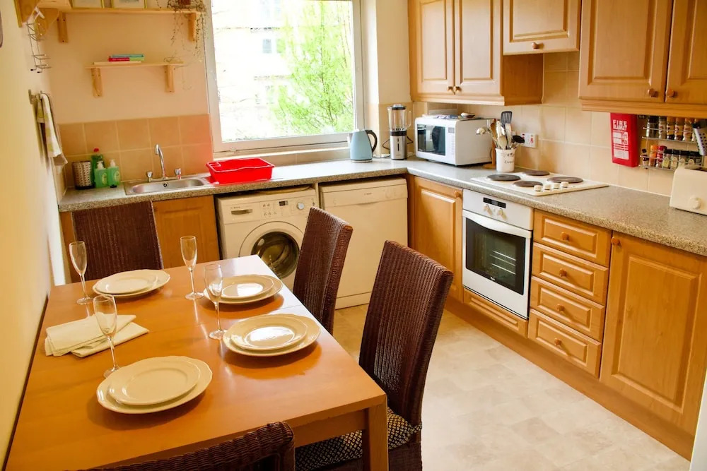 3 Bedroom Flat In Edinburgh