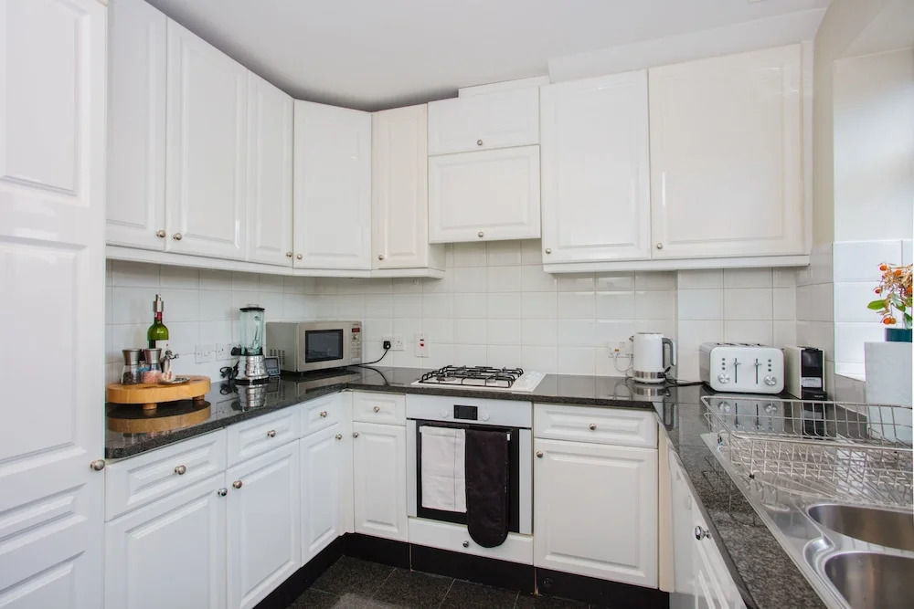 Stylish 2 Bedroom Flat In Prime Kensington