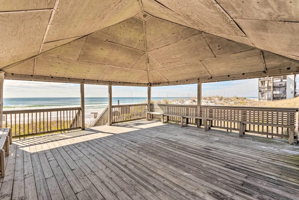 Vibrant Family Condo: 100 Feet to Private Beach!