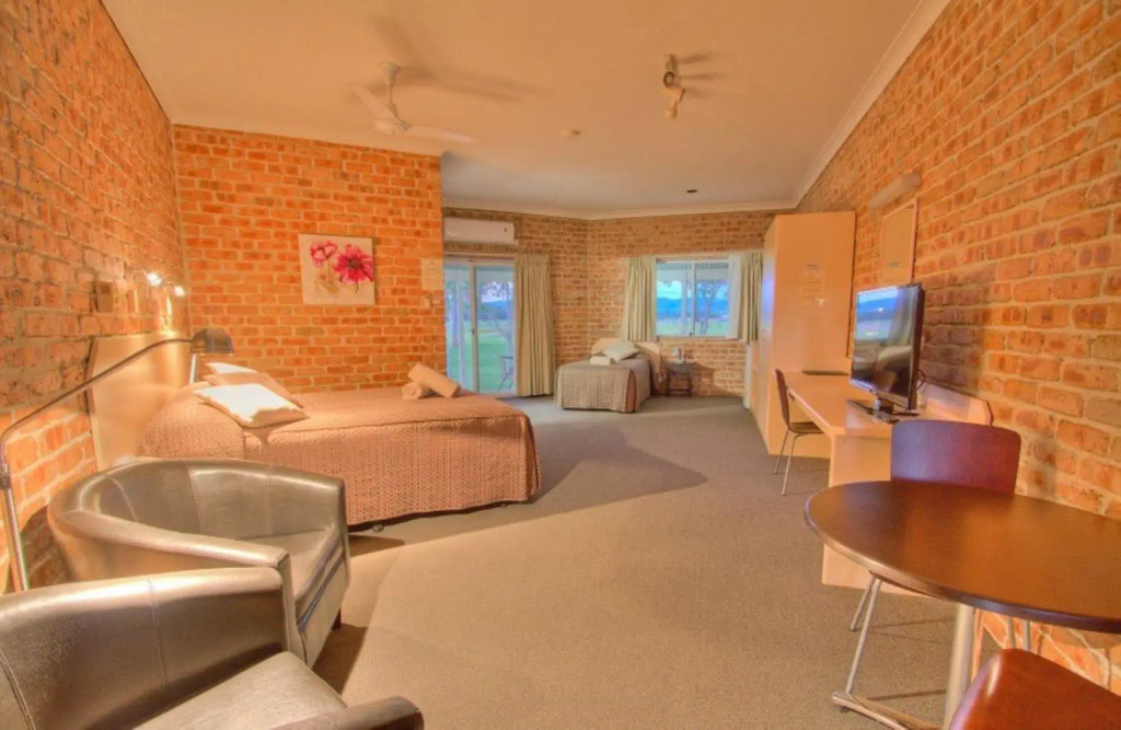 Gloucester Country Lodge Motel