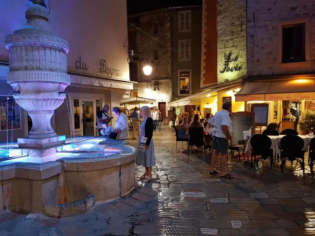 Quartier piscine municipale Bel Appart 4 pers terrasse parking wi-fi