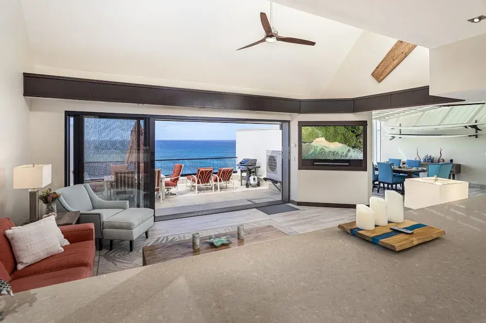 Puu Poa 407 2 Bedroom Condo by RedAwning