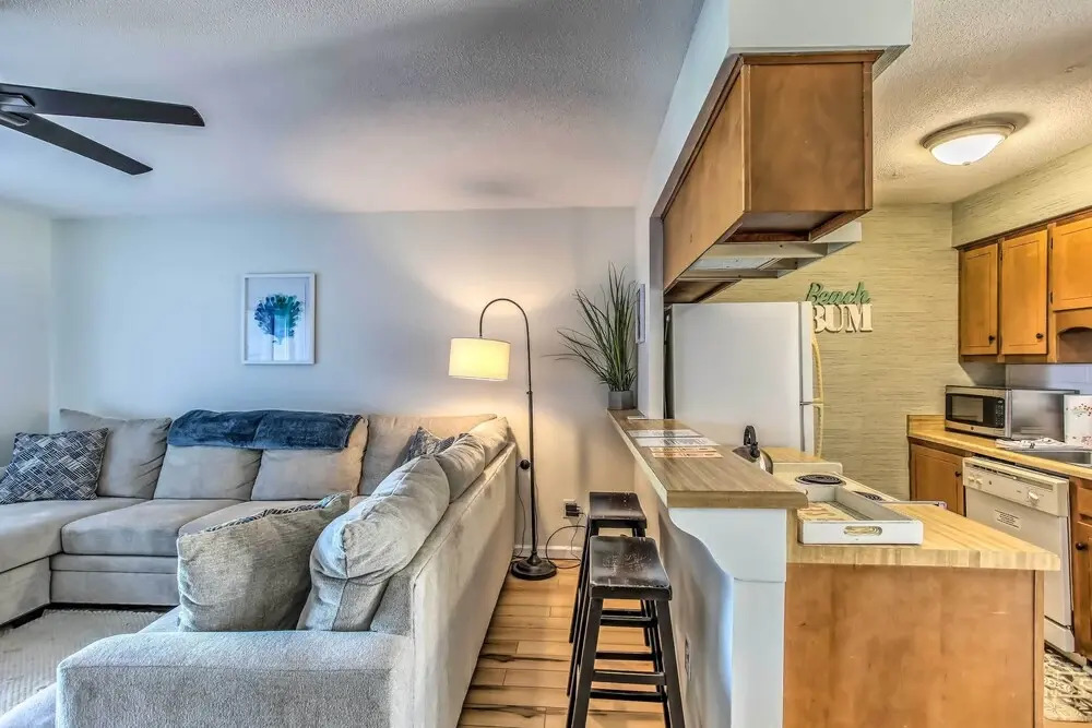 Condo w/ Pool Access - Walk to Beach!
