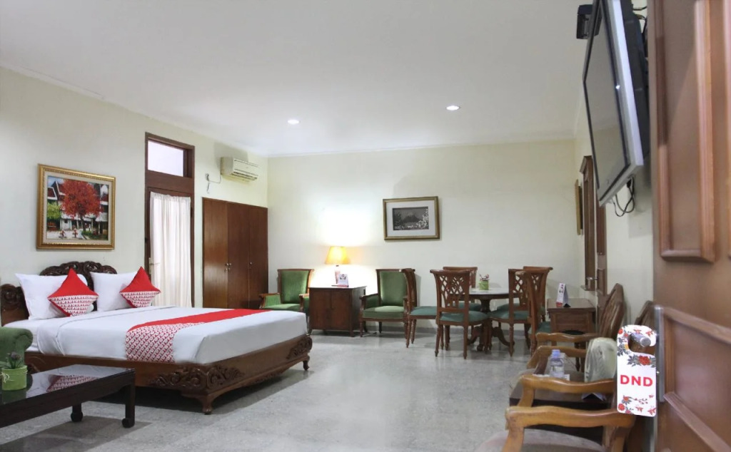 RedDoorz Plus near Kemang Raya