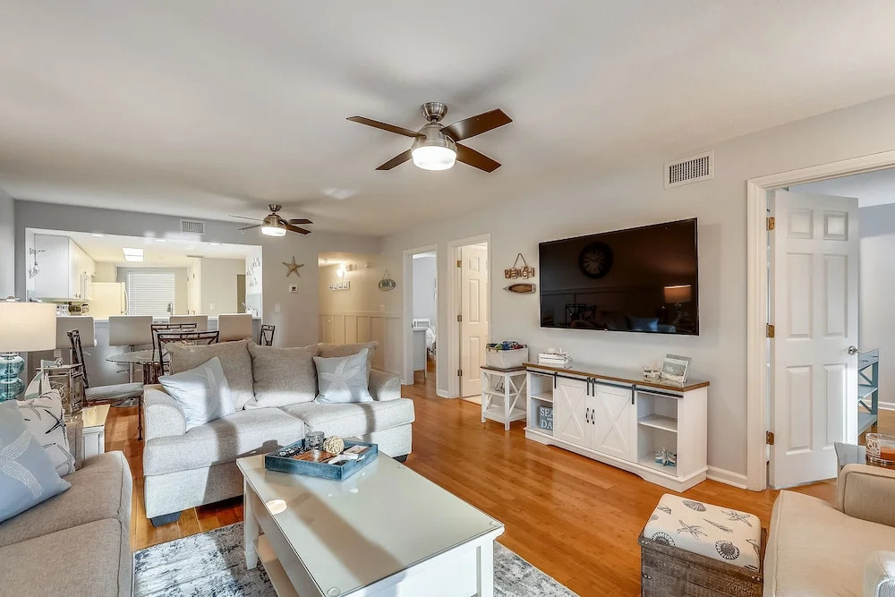 Seacrest 206 is a gorgeous Gulf Front2 BR with Free Beach Service for 2 by RedAwning
