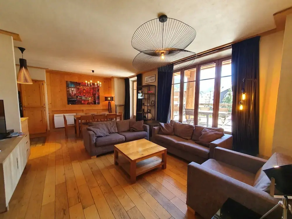 Alpine Apartment for 8 Guests