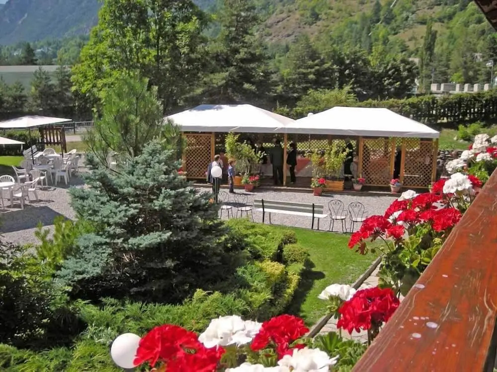 Hotel Bucaneve