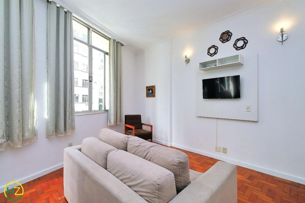 Sala e 2 quartos econômico no posto 5 em Copacabana