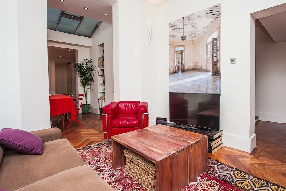 Stylish 3 Bed Apartment Next to Hyde Park
