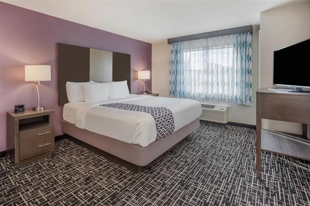 La Quinta Inn & Suites by Wyndham Fairborn Wright