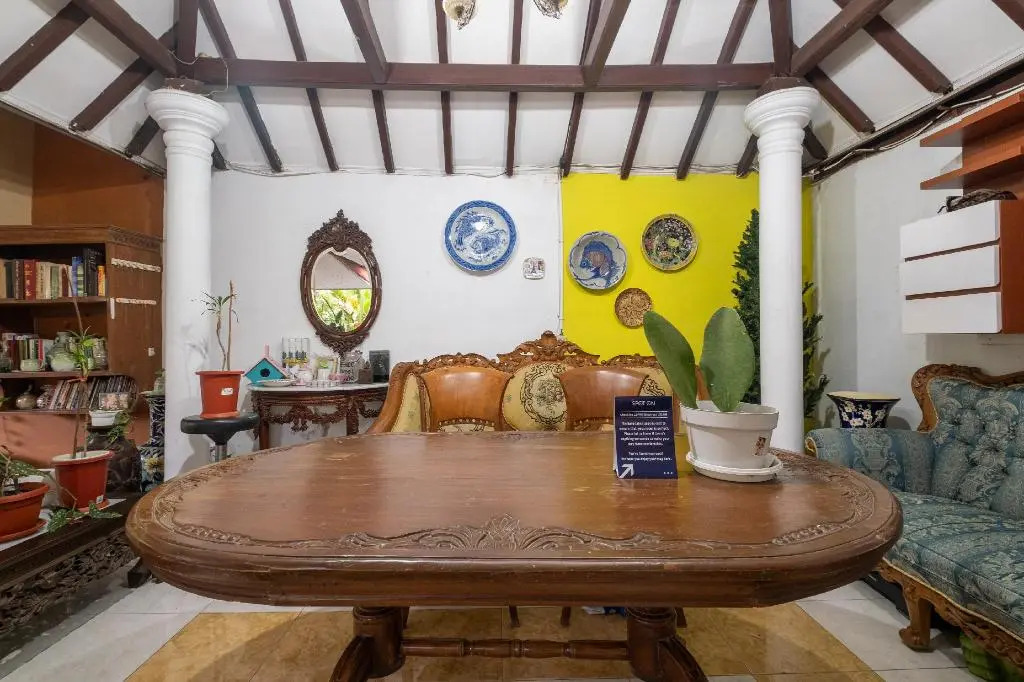 OYO 1806 Puri Arsita Homestay