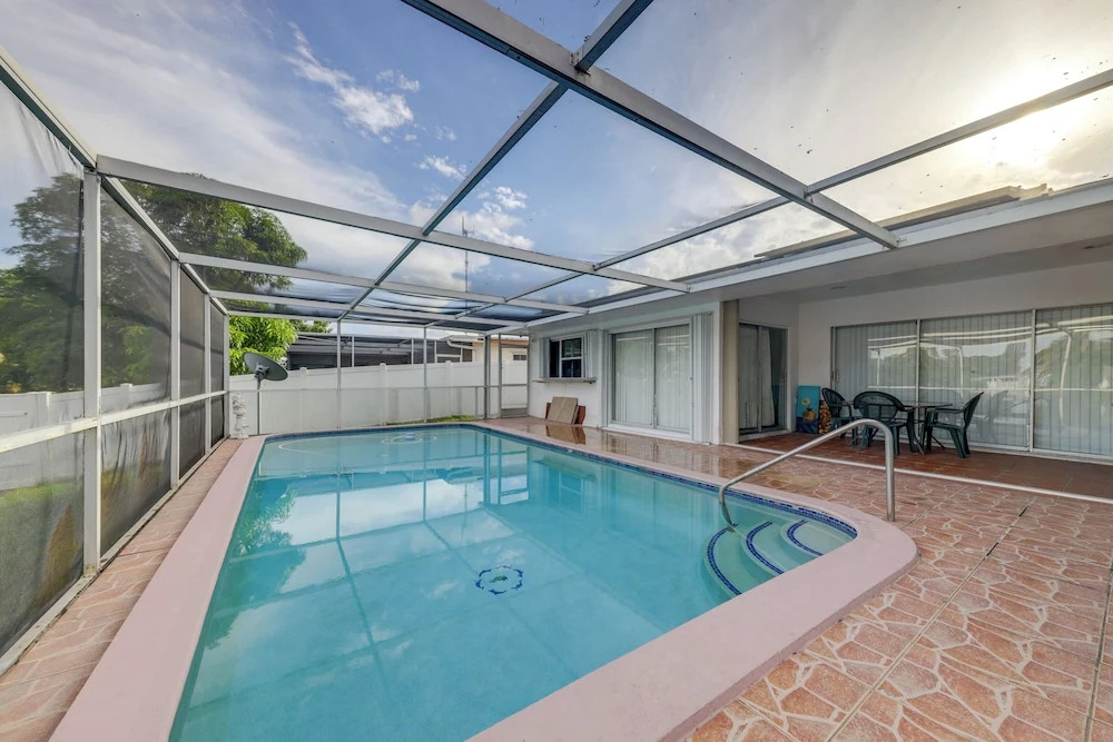5 Mi to Hollywood Blvd! Miramar Apt w/ Shared Pool