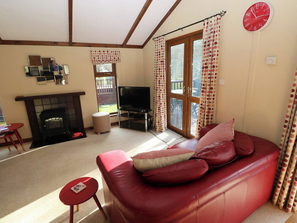 3 Riverside Lodge