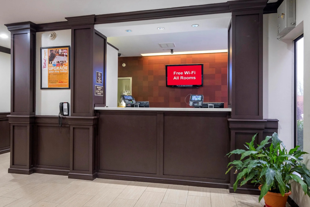 Red Roof Inn PLUS+ & Suites Knoxville West - Cedar Bluff