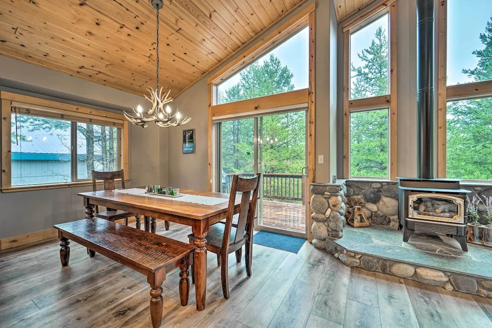 Bikes, Grill & Views: Luxe Truckee Cabin!