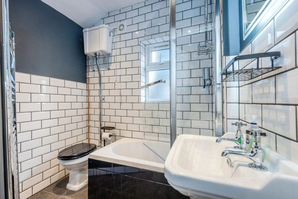 3 BEDROOM EDINBURGH VICTORIAN APARTMENT-6 Beds-Free Street Parking