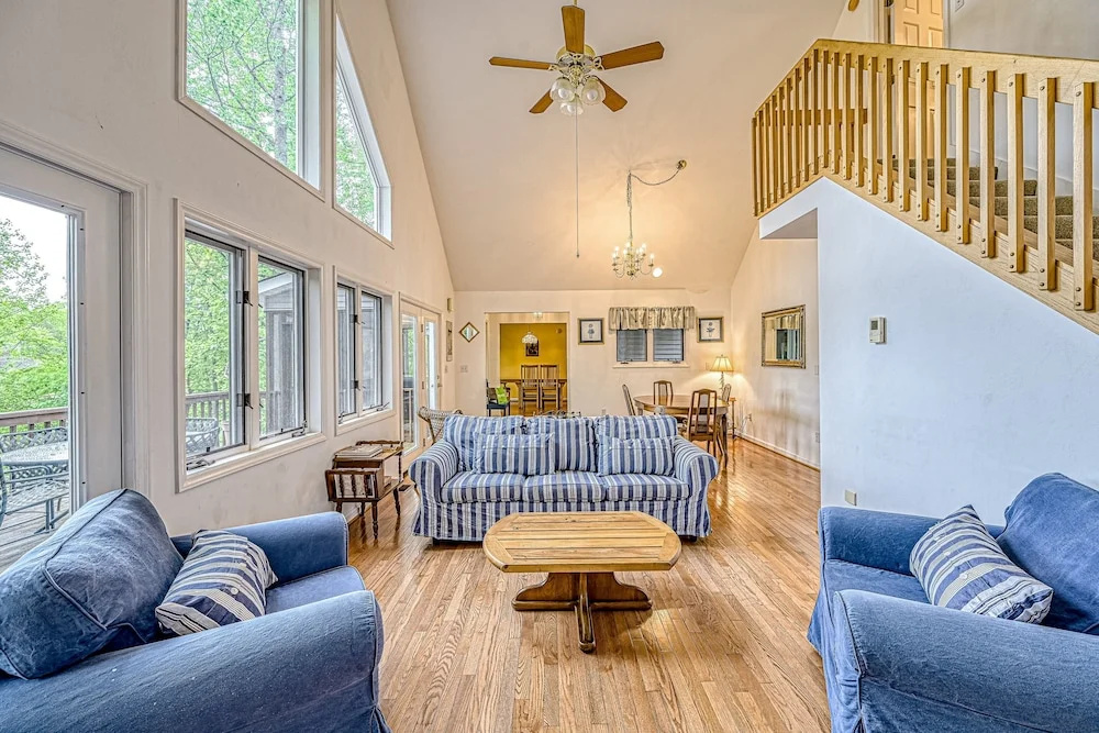 Sthern Rock - Lakefront Home With Views, Dock, Screened Porch, Kayak & Canoe