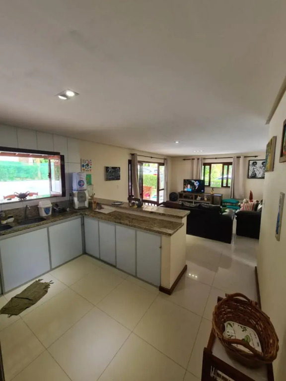 Casa 4/4 agradável com piscina e churrasqueira