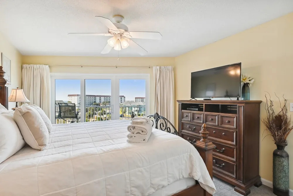 Seacrest 504 is a Gulf Front 2 BR on Okaloosa Island by RedAwning