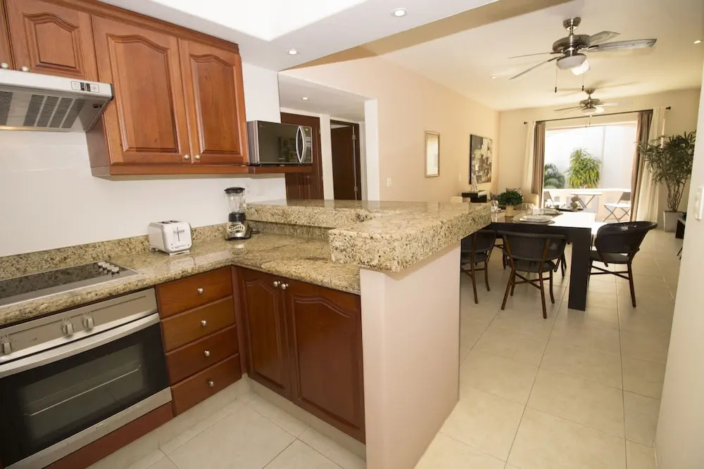Luna Maya? Beautiful 2BR Beach Condo By Select