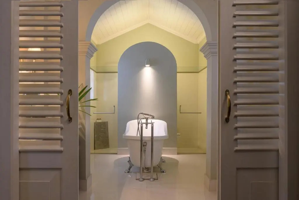 Maniumpathy Hotel