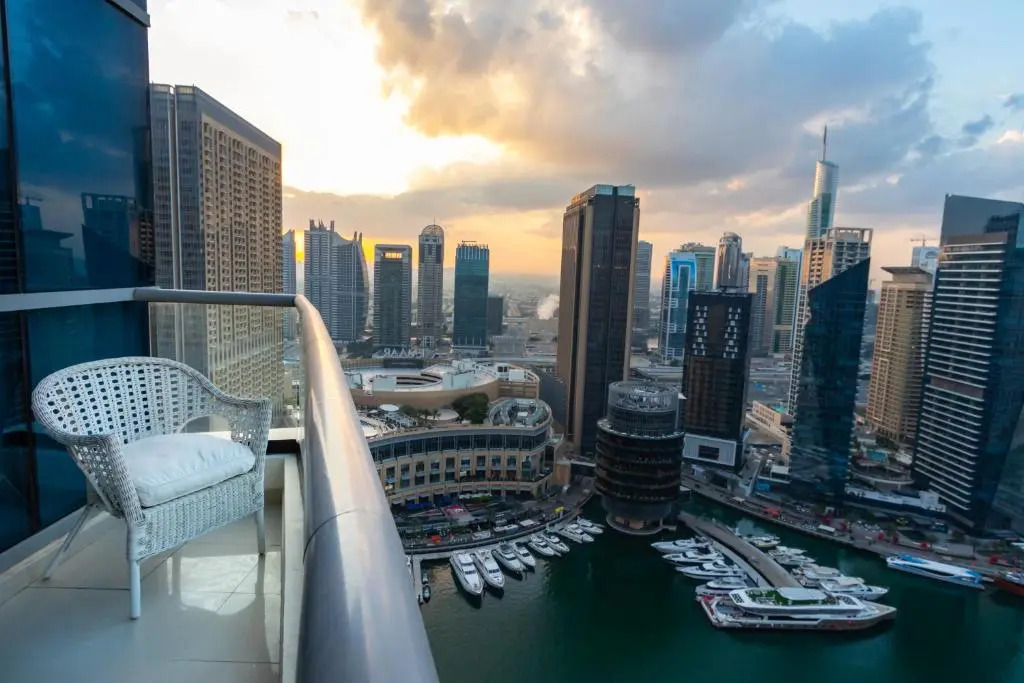 Quintessential Quarters - Breathtaking 29th Floor Views