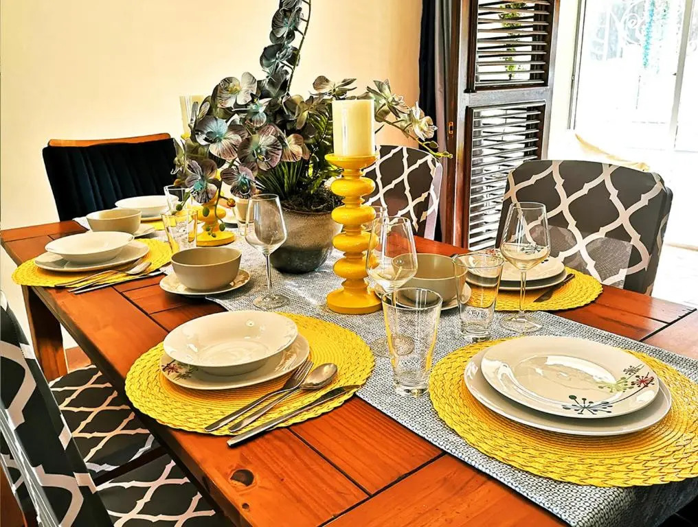 AMPLIO y bello apartamento-ZONA COLONIAL- wifi+balcon+2roons