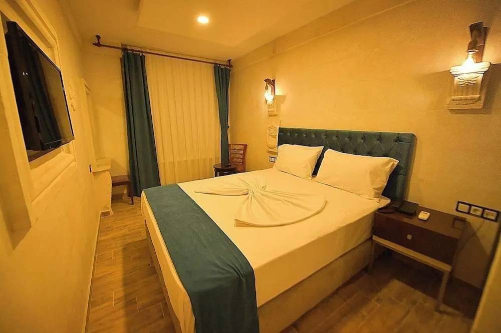 MİDYAT LADİNOS OTEL