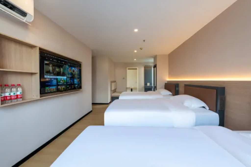 Yuezhi Light Hotel(Guangzhou Eastern Railway Station Yantang Metro Station Store)
