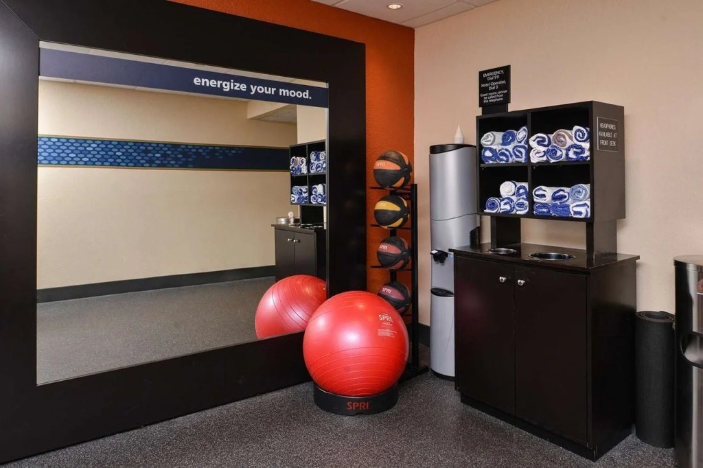 Hampton Inn & Suites Newport News-Airport - Oyster Point Area