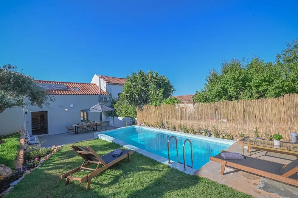 Villa Garifalia with Sauna & Hydromassage