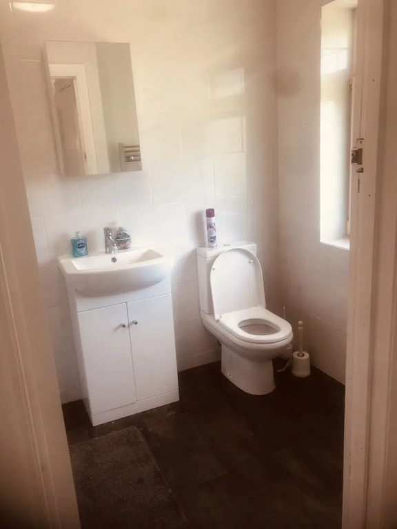 Inviting 5-bed House in Eastbourne